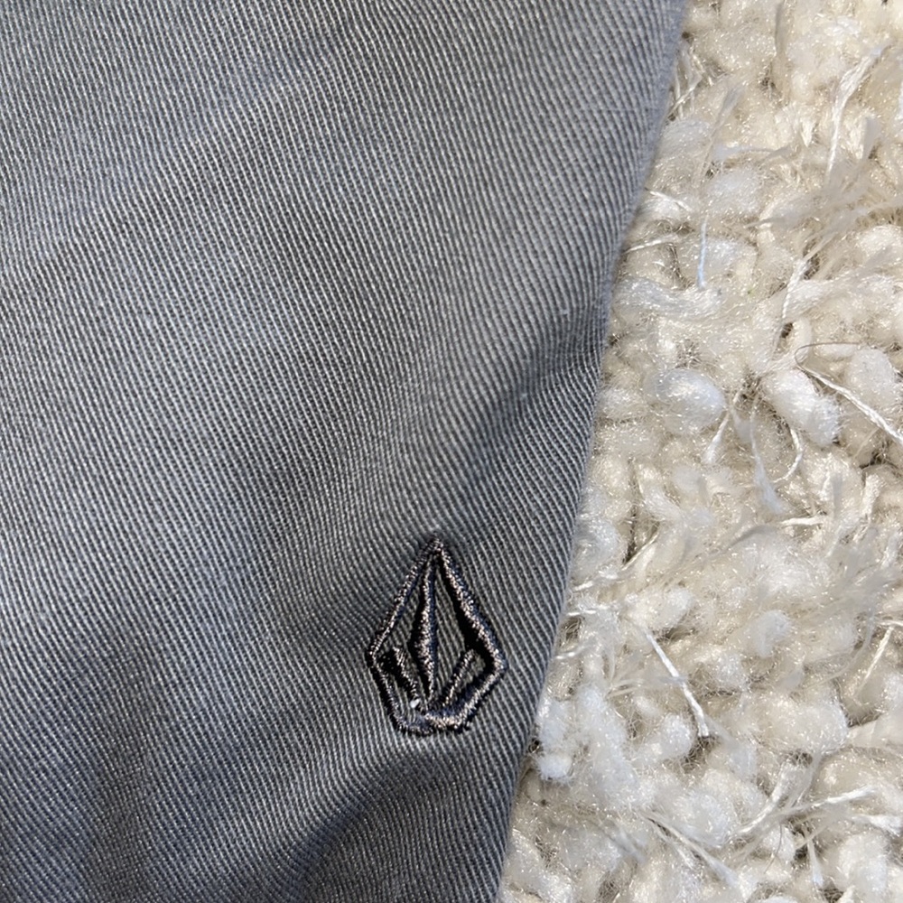 Volcom shorts size 34 - Picture 3 of 3